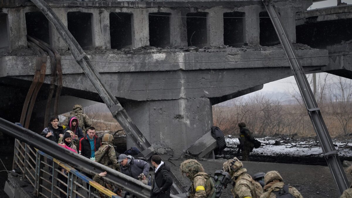 El Ejército ruso vuelve a atacar uno de los puentes principales de Kiev