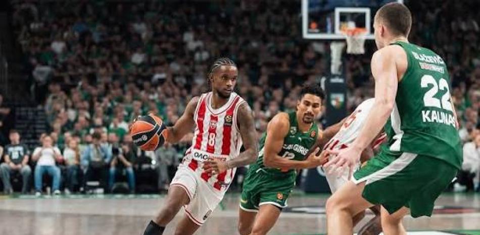 Jean Montero anota 15 en el triunfo del Olympiacos en la Euroliga