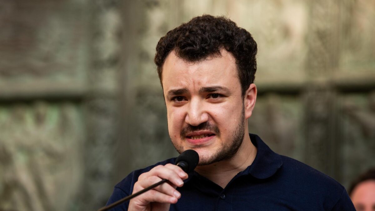 Mahmoud Khalil demanda a la Universidad de Columbia tras su detención a manos de ICE
