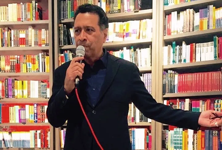El poeta es un caminante que siempre está haciéndose preguntas