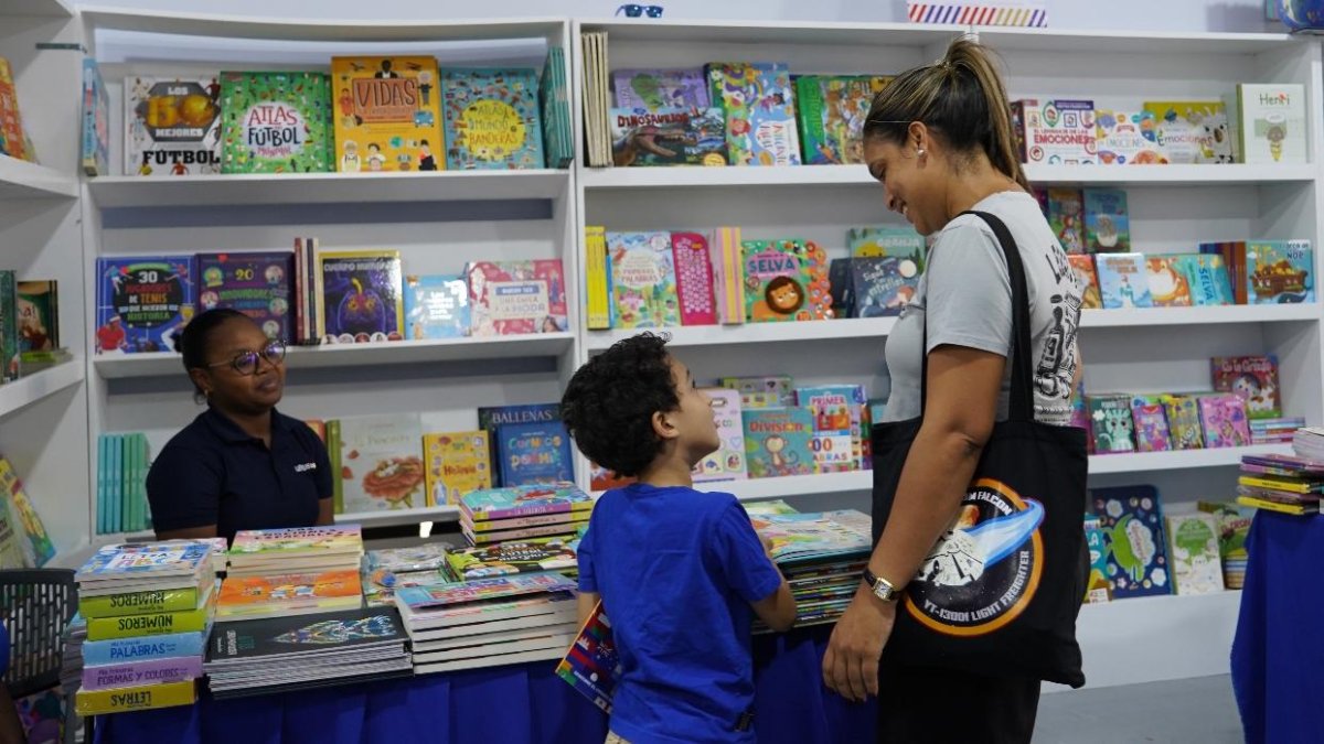 Feria del Libro cierra entre familias y buenas ventas