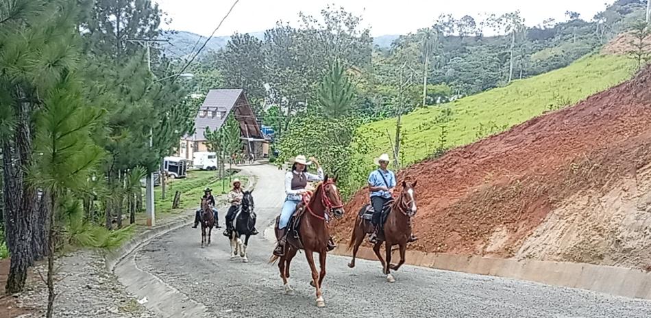 Más de 800 caballos y otros animales participan en cabalgata nacional en Rancho Arriba de Ocoa