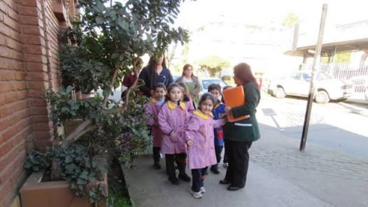 Más de 86.000 niños reubicados en escuelas de Venezuela para inicio de clases tras sismos