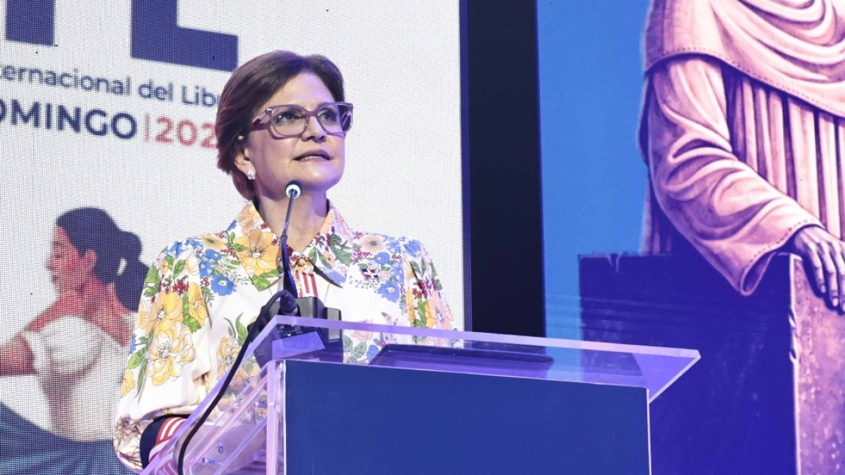 ¡Raquel, con un toque, anota!